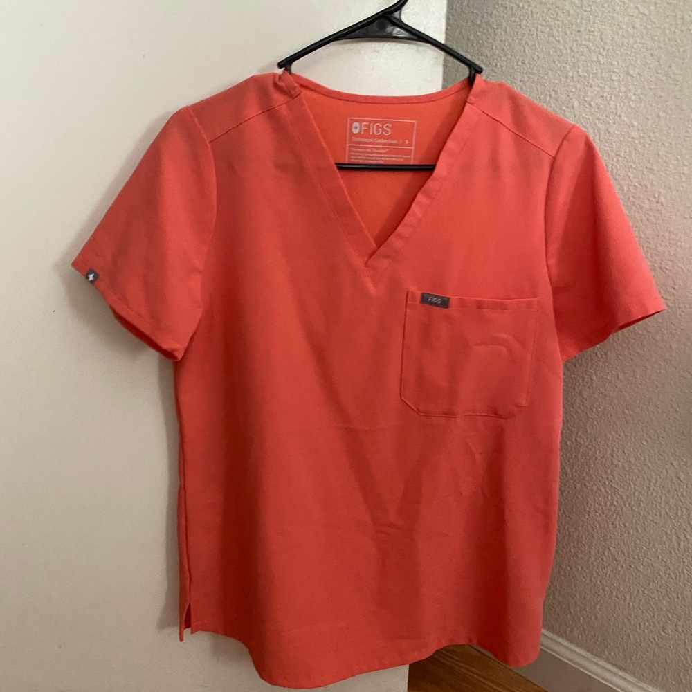 Figs scrub top